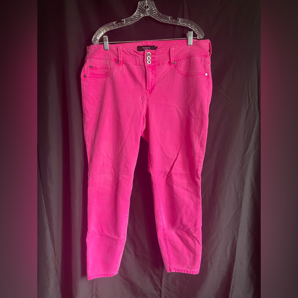 Hot Pink ankle length Torrid jeans. So hot!